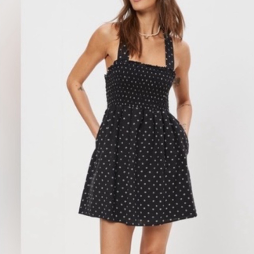 New AE Smocked Cross-Back Mini Dress black white Size small pockets